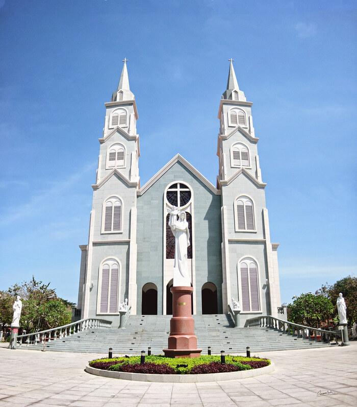Ăn chơi gì khi tới Bà Rịa? Nhà thờ chánh tòa Bà Rịa