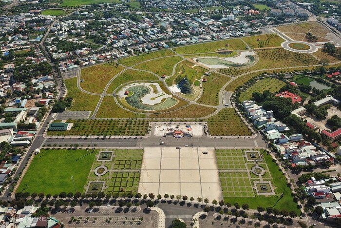 Ăn chơi gì khi tới Bà Rịa? Quảng trường công viên Bà Rịa