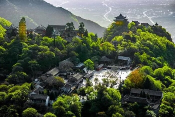 Núi Kongtong hùng vĩ 