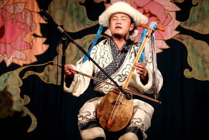 Tìm hiểu về Đàn dây Mông Cổ cùng  cẩm nang du lịch Nội Mông Trung Quốc