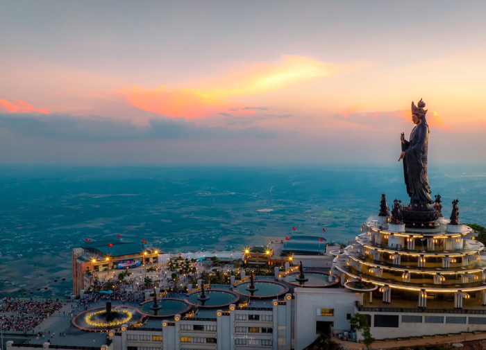 Công trình núi Bà Đen khiến nhiều người choáng ngợp về độ lộng lẫy