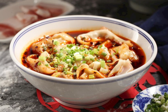 Khám phá món Hoành thánh cay dầu ớt