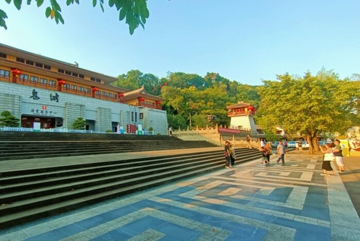 “Thành phố ma” Phong Đô Trùng Khánh huyền bị 