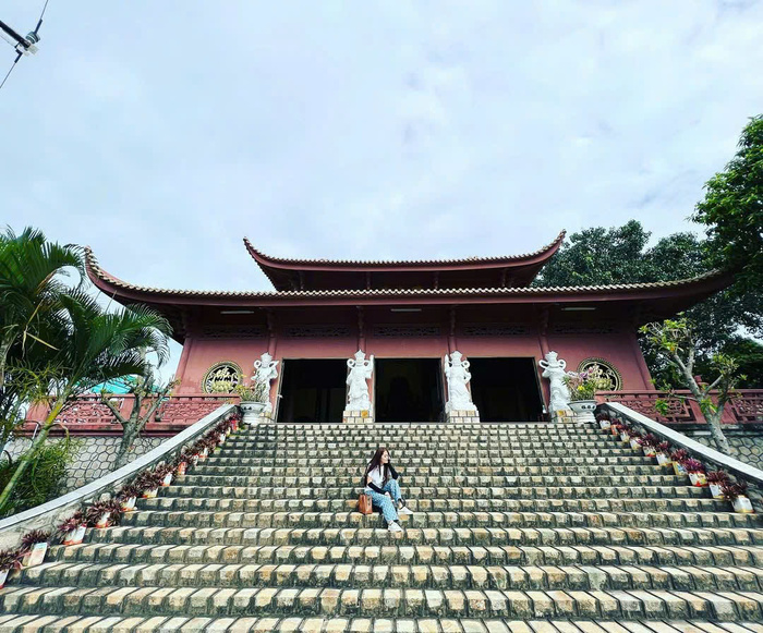 Tháng 12 đến tháng 4 là thời điểm tham quan các ngôi chùa thiêng ở Châu Đốc An Giang lý tưởng