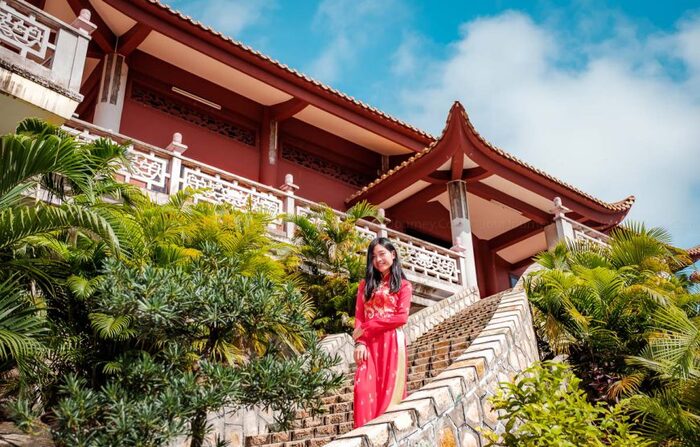 Tham quan các ngôi chùa thiêng ở Châu Đốc An Giang - Chùa Long Sơn