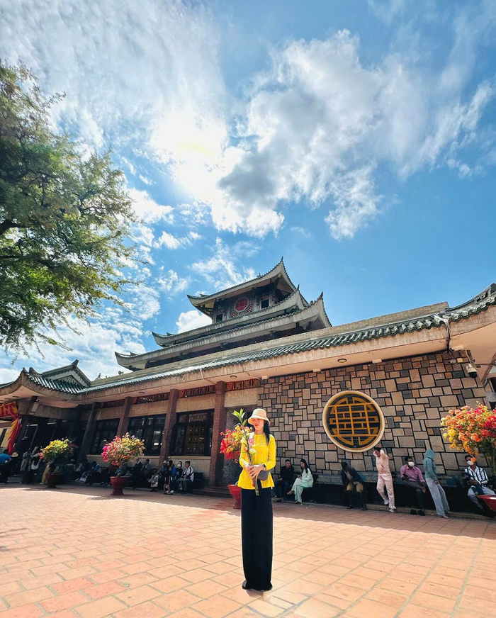 Tham quan các ngôi chùa thiêng ở Châu Đốc An Giang đừng quên mặc trang phục đẹp để check-in nhé