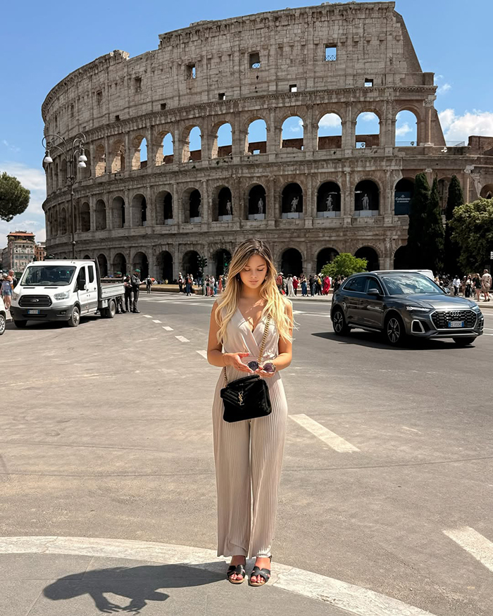 Mùa đông (tháng 11 - tháng 2) tại đấu trường la mã cổ đại Colosseum Châu Âu