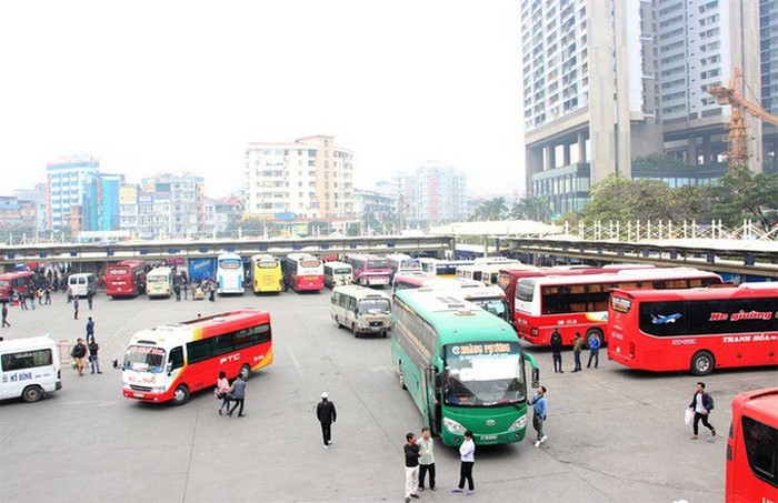 Từ bến xe Mỹ Đình, Gia Lâm hoặc Giáp Bát (Hà Nội), bạn có thể chọn các hãng xe đến Hải Dương. 