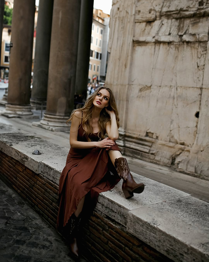 Đi xe buýt công cộng đến đền thờ Pantheon châu Âu