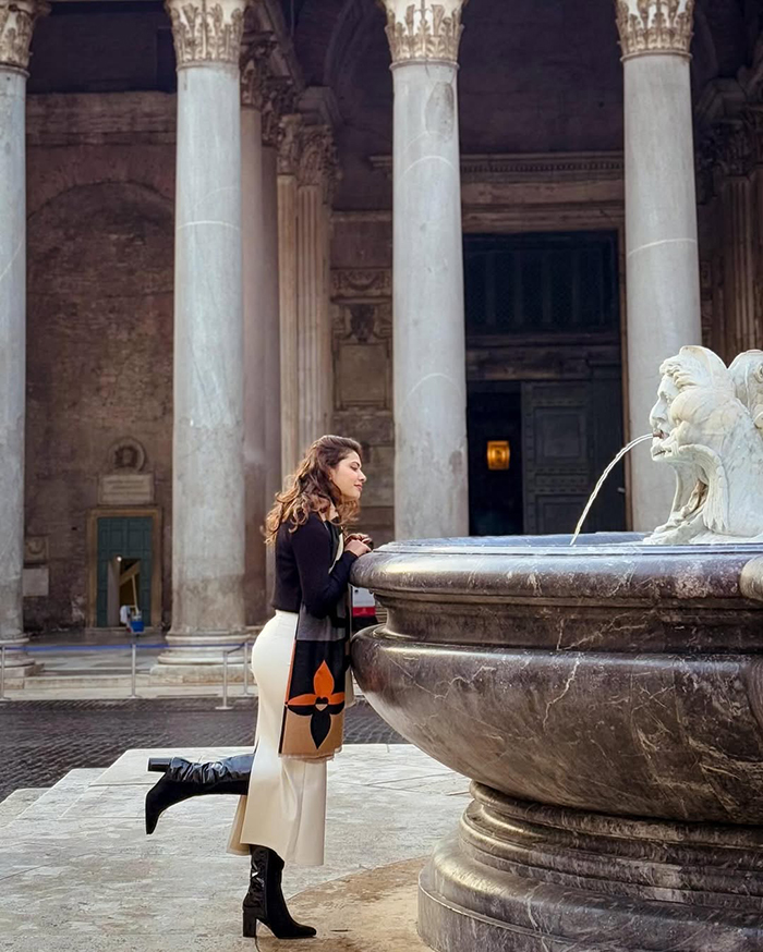 Chụp ảnh lưu niệm tại Piazza della Rotonda