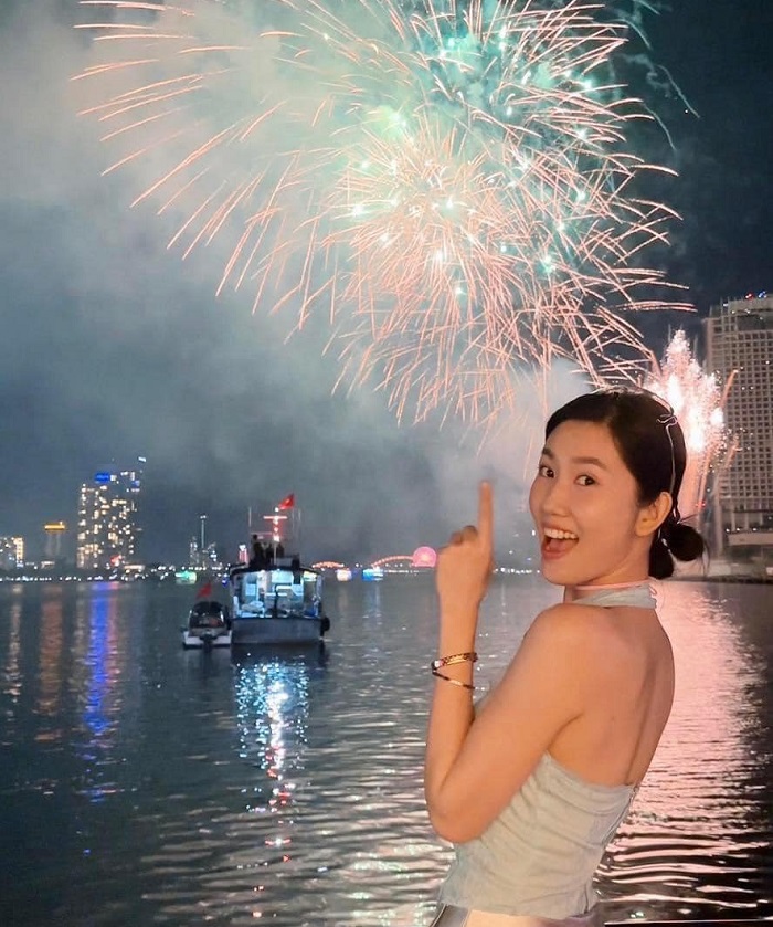 Điểm ngắm pháo hoa ở Đà Nẵng tuyệt đẹp là du thuyền trên sông Hàn