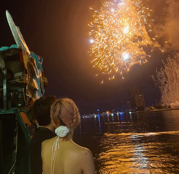 Ngắm sông Hàn về đêm và xem pháo hoa từ Điểm ngắm pháo hoa ở Đà Nẵng