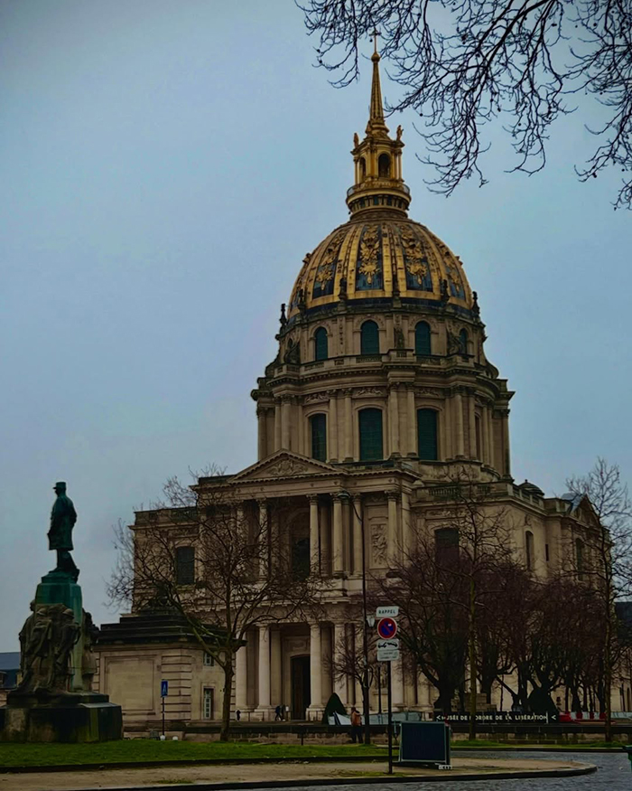 Đi bộ hoặc xe đạp tới điện Invalides châu Âu