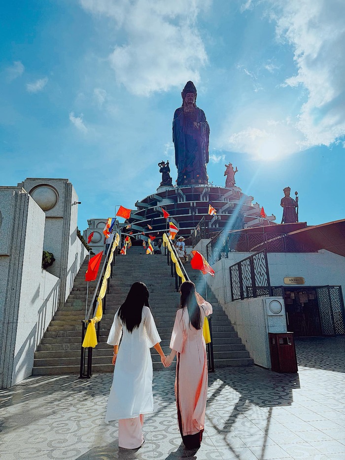 Du lịch Tây Ninh về đêm đi đâu - Núi Bà Đen