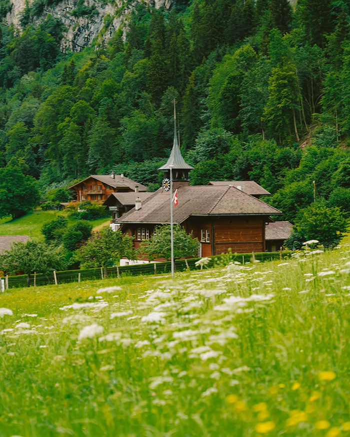 Những ngôi nhà gỗ truyền thống tại làng Iseltwald châu Âu