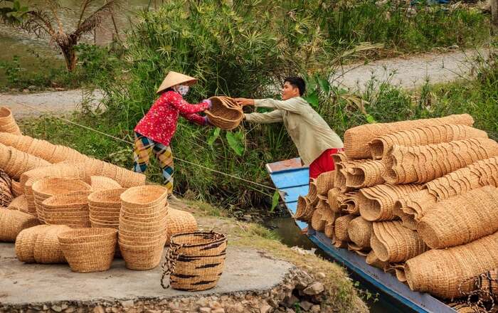 Ghé thăm các làng nghề truyền thống ở Cần Thơ - Làng nghề đan lát lục bình Vị Thủy