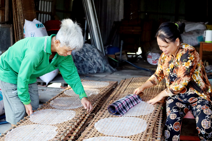 Ghé thăm các làng nghề truyền thống ở Cần Thơ - Làng bánh tráng Thuận Hưng