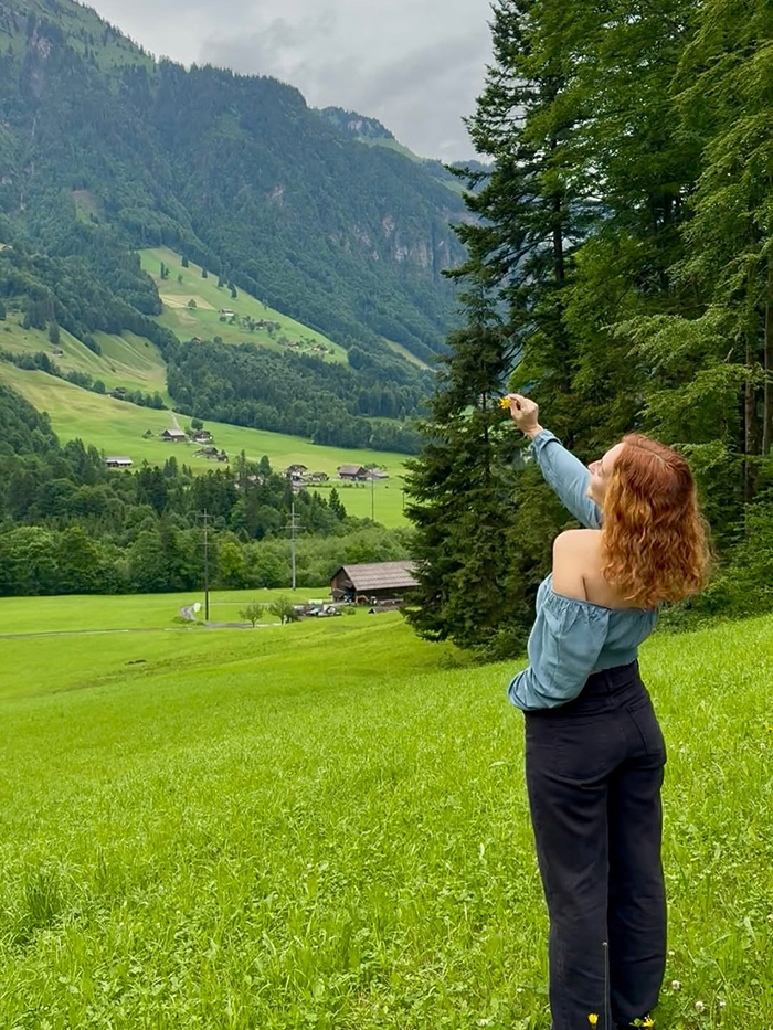 Những cánh đồng và đường mòn dạo bộ tại làng thiên thần Engelberg châu Âu