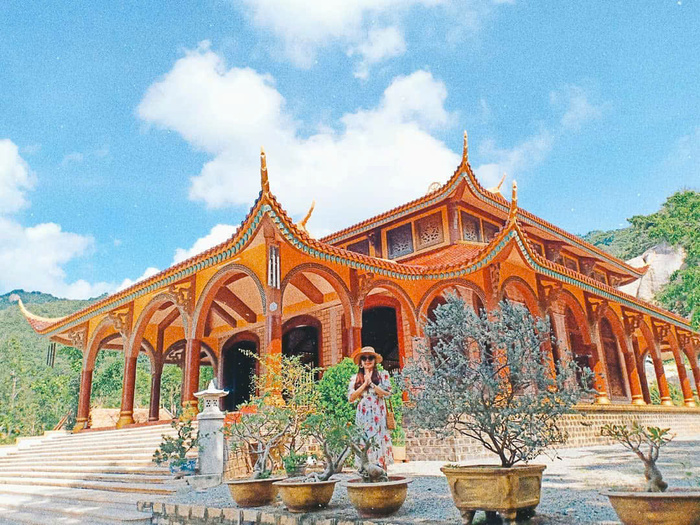 Ghé thăm ngôi chùa nổi tiếng ở Vũng Tàu - Thiền Viện Trúc Lâm Chân Nguyên Vũng Tàu