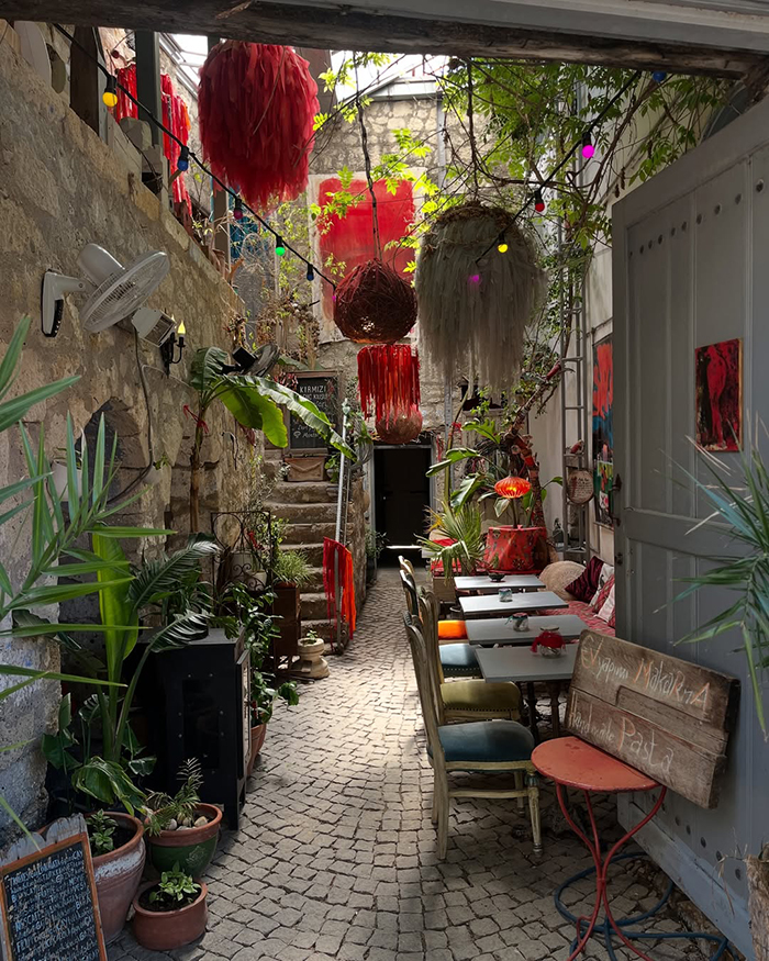 Chiêm ngưỡng vẻ đẹp kiến trúc ngôi làng Alacati Thổ Nhĩ Kỳ 