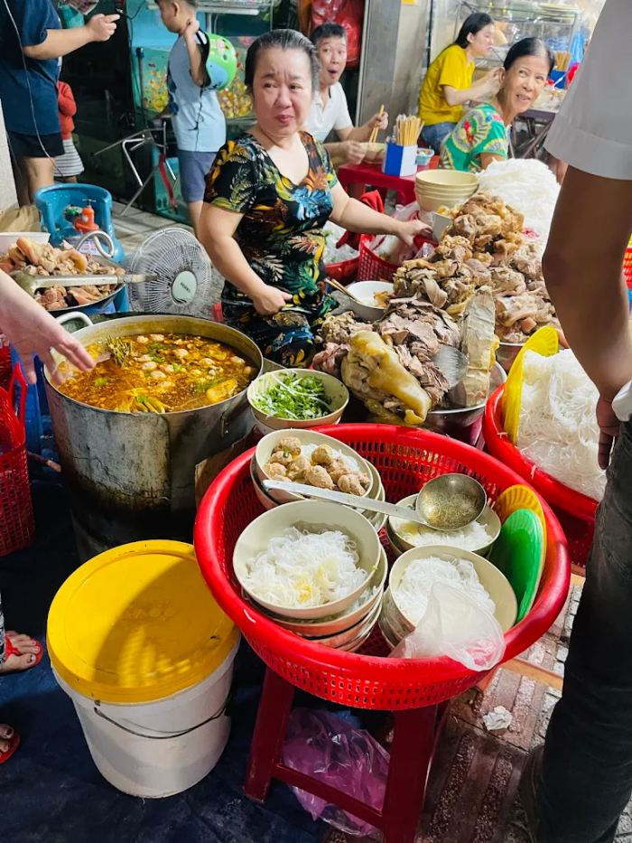 nhà hàng Bib Gourmand Michelin mới ở Đà Nẵng 2025  bà Thương 