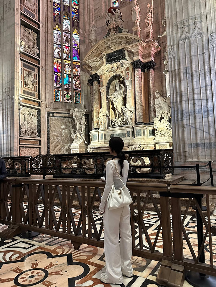 Cung điện Hoàng gia Milan (Palazzo Reale) tại quảng trường Piazza Duomo châu Âu