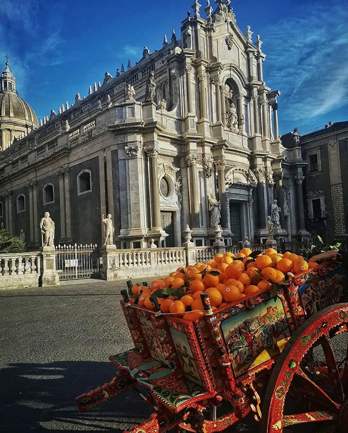 Việc xây dựng quảng trường piazza duomo châu âu kéo dài nhiều năm