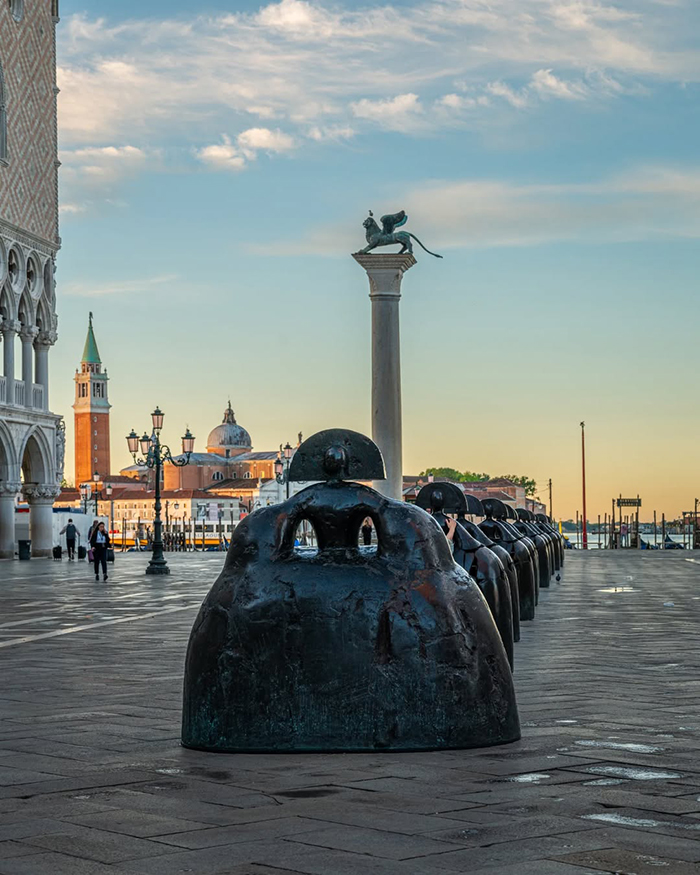 Thưởng thức cà phê tại quán Caffè Florian