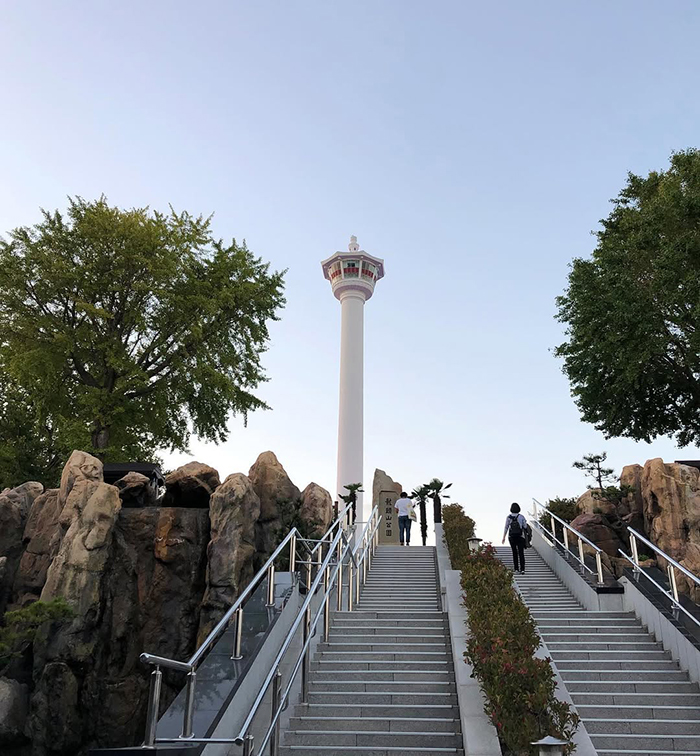 Tham quan tháp busan tower hàn quốc vào Mùa xuân (tháng 4 - tháng 6)