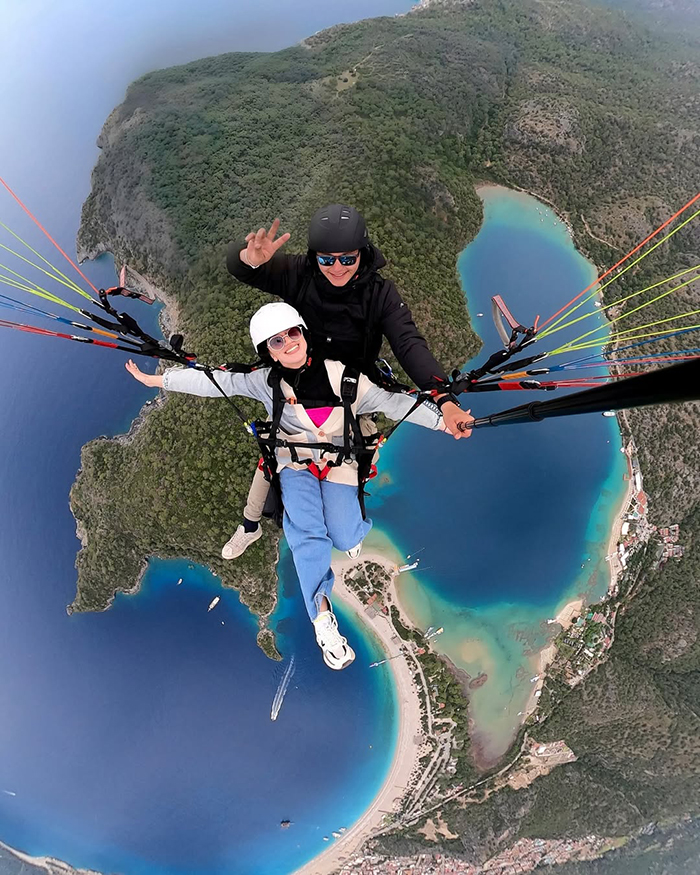Dù lượn từ núi Babadağ tại thị trấn oludeniz Thổ Nhĩ Kỳ