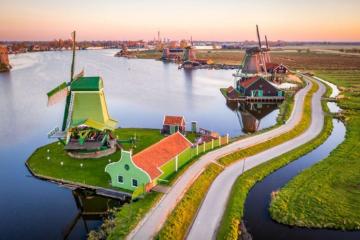 Khám phá làng Zaanse Schans châu Âu - Bức tranh Hà Lan cổ kính sống động