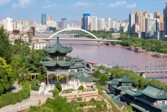 Trải nghiệm ốc đảo sa mạc huyền bí trong cẩm nang du lịch Cam Túc Trung Quốc