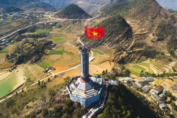 Rưng rưng tự hào ngắm vẻ đẹp của 5 cột cờ thiêng liêng nhất Việt Nam