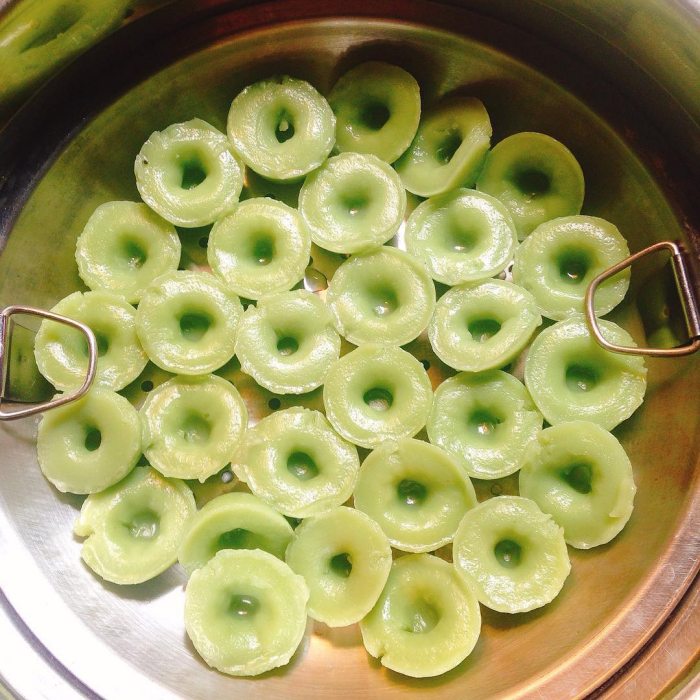 Bánh bèo lá dứa Phan Thiết màu xanh 