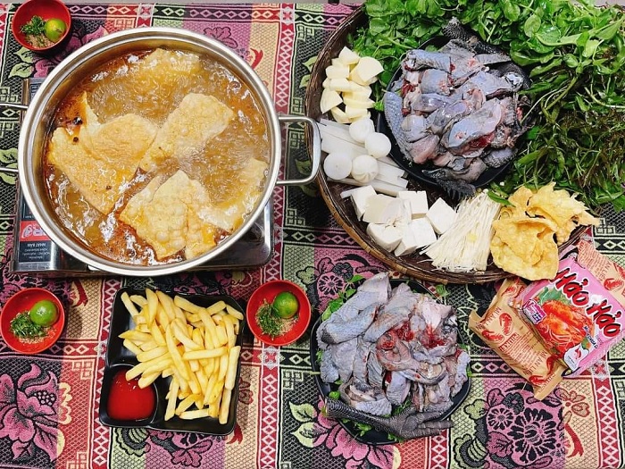 Địa chỉ quán ăn ngon ở Đồng Văn với mon lẩu gà đen nổi tiếng