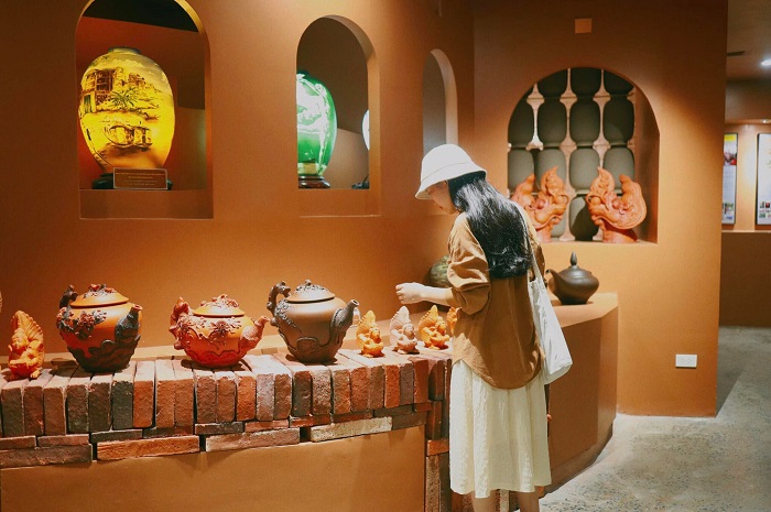 Làng gốm Bát Tràng thuận tiện khi du lịch Văn Giang Hưng Yên