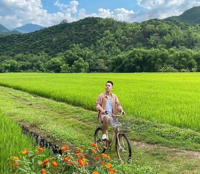 Bạn có thể tới Lễ hội rửa lá lúa ở Hòa Bình để tìm hiểu những phong tục tập quán thú vị của bà con địa phương