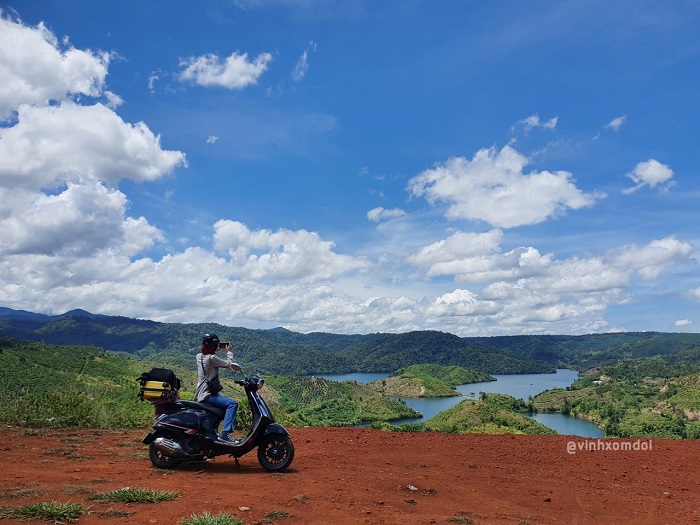 Bạn có thể thuê xe máy để vi vu Tà Đùng Đắk Nông