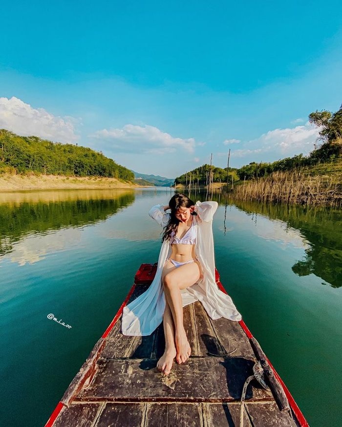 Khám phá Tà Đùng Đắk Nông bằng thuyền cũng là trải nghiệm nhất định phải trải nghiệm