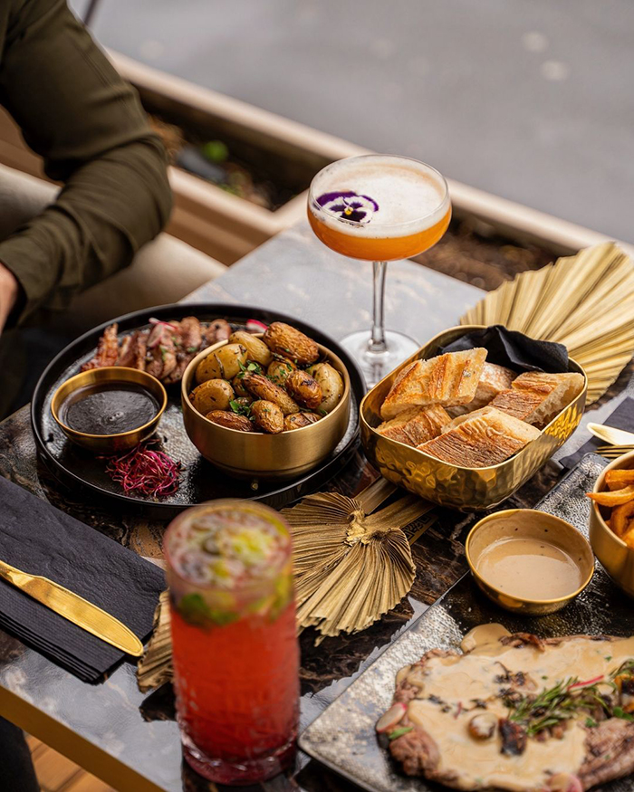 Thưởng thức bánh mì Baguette đặc sản paris thơm ngon