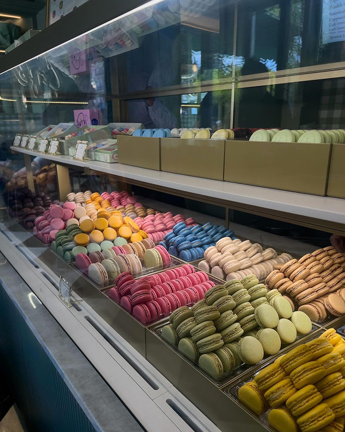 Thưởng thức bánh Macaron đặc sản paris thơm ngon
