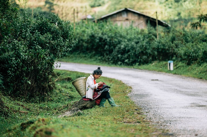 Bà con người Mông khi du lịch Háng Đồng Sơn La rất thân thiện và mến khách