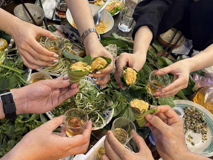 Người ta thường ăn gỏi cá nhệch Ninh Bình kèm đồ nhậu hoặc ăn trước món chính