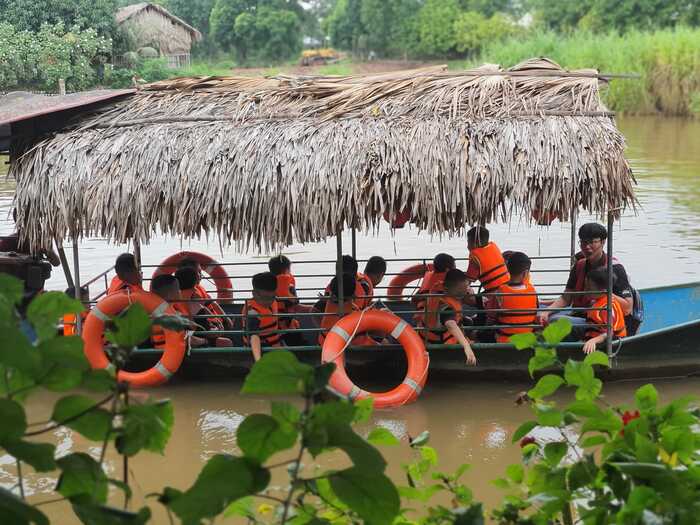 cùng đi du thuyền tại khu du lịch trải nghiệm Hải Đăng