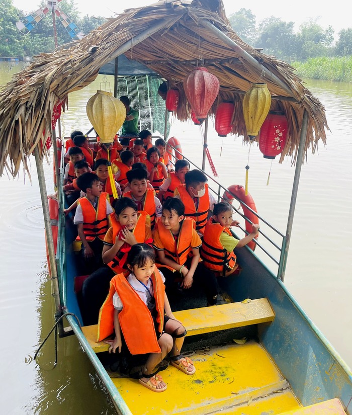 trải nghiệm đi du thuyền tại khu du lịch trải nghiệm Hải Đăng