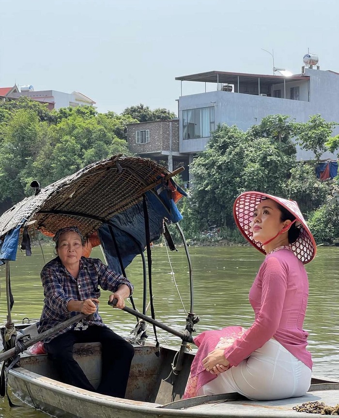 Để vào được làng Thổ Hà Bắc Giang bạn cần di chuyển bằng đò