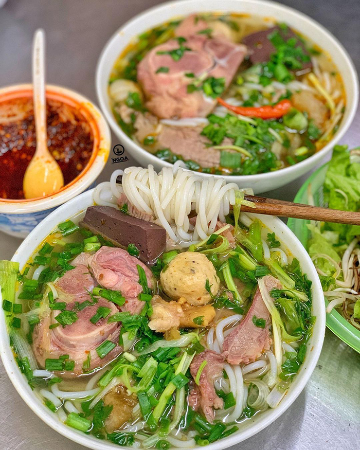 Quán bún bò ngon ở Huế ông Vọng - o Phụng