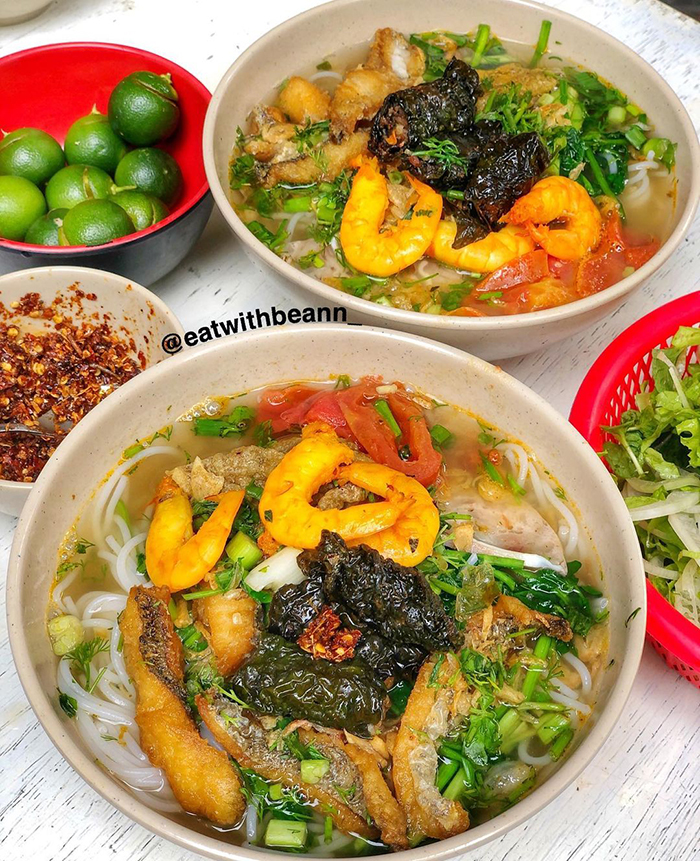Thưởng thức món ăn tại các quán bún cá cay ngon ở Hải phòng