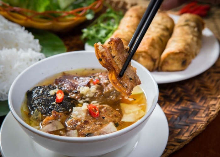 Quán bún chả ngon ở Hà Nội - Bún chả Tô Hiệu là một địa chỉ quen thuộc của những tín đồ ẩm thực Hà Nội