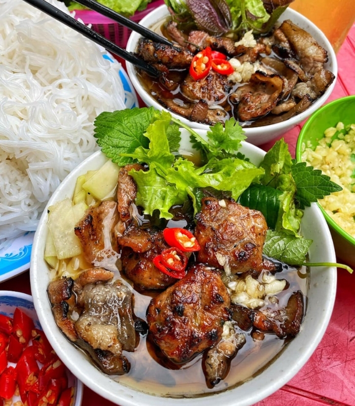 Quán bún chả ngon ở Hà Nội - Quán bún chả Tuyết 34 đã trở thành một địa chỉ quen thuộc của những tín đồ ẩm thực Hà Nội